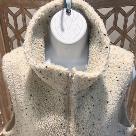 T by Talbots Cozy Off White Sherpa Vest with Funfetti Pattern Side Medium - Picture 2 of 8